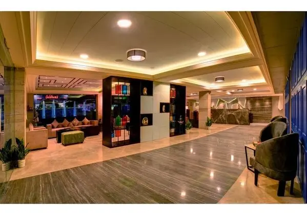 Udaan Clover Hotel Banquet & Spa - Lobi