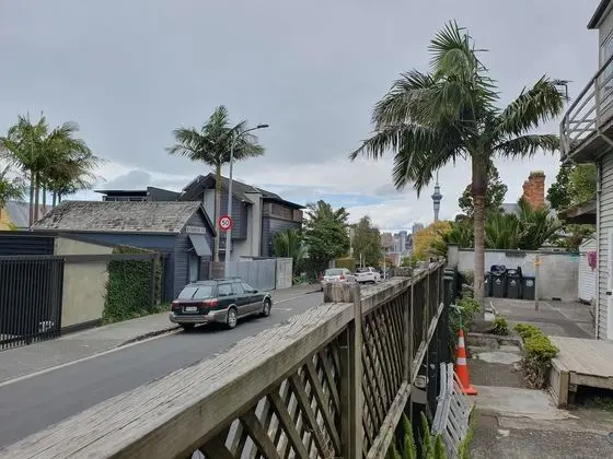 UENUKU LODGE HOSTEL