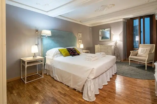 Uffizi Romantic Flat