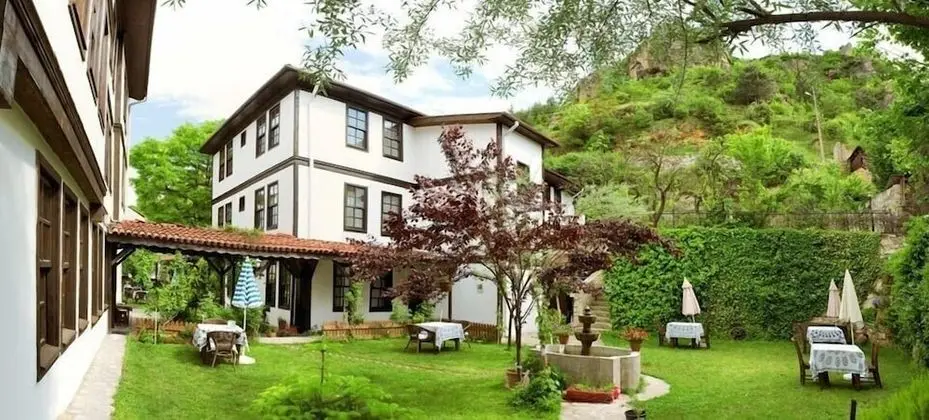 Uğurlu Konakları