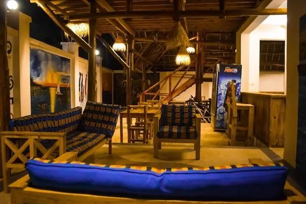 Uhuru House and Restaurant - Lobi