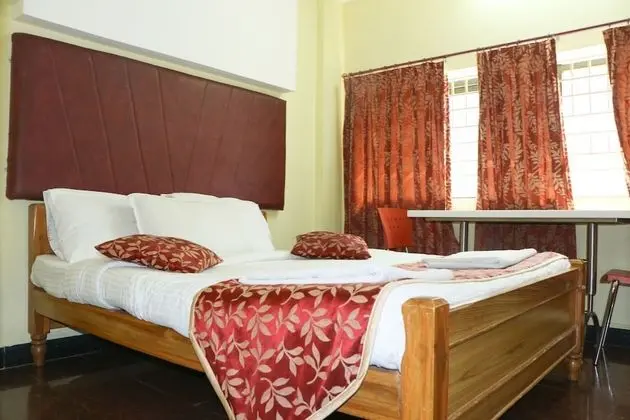 ULO Sai Jayanth Guest House - Oda
