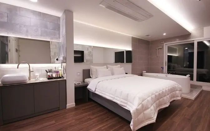 Ulsan Jeongjadong White Swan