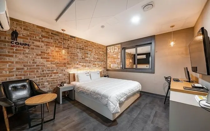 Ulsan Mugeo-dong Couple