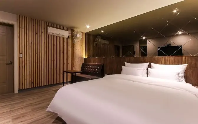 Ulsan Sinjeong-dong Marilyn