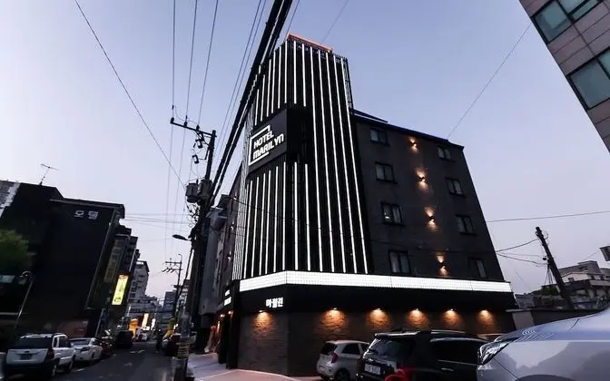 Ulsan Sinjeong-dong Marilyn
