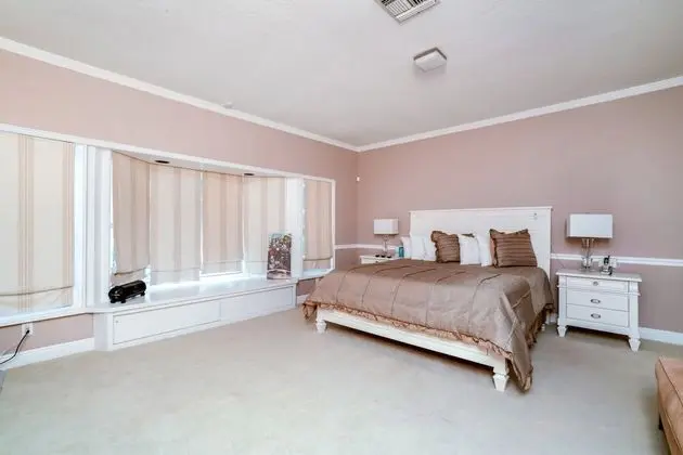 Ultimate 6 Bedroom 5 Bathroom On Bay Hill - Oda