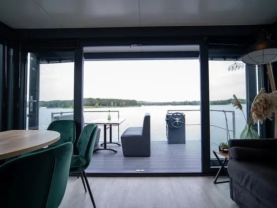 Ultimate Enjoyment in and on the Water in a Luxury Houseboat on the Lake Mooker - Oda Düzeni