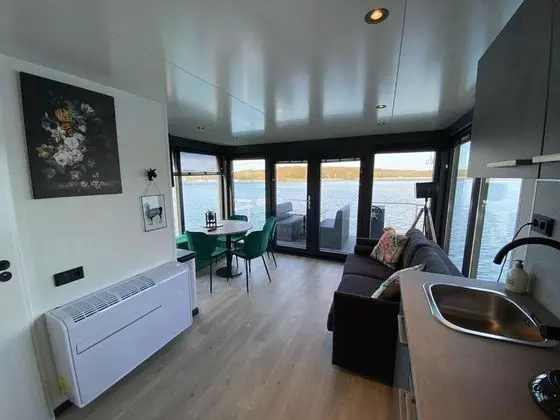Ultimate Enjoyment in and on the Water in a Luxury Houseboat on the Mookerplas - Mutfak