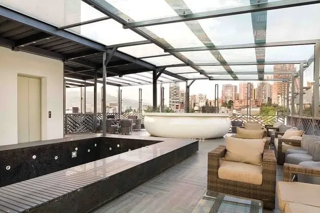 Ultra Luxury 2 Bed Loft in Lleras - Havuz