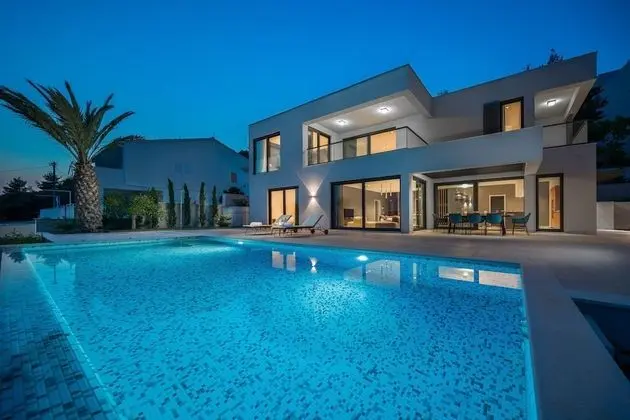 Ultraluxury Villa Elyzeum