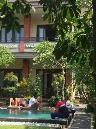 Umah Dangin Guesthouse - Hostel - Havuz