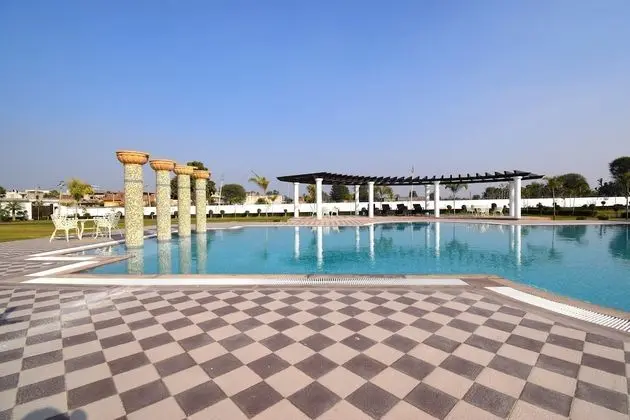 Umaid Farm Resort - A Legacy Vintage Stay in Jaipur - Havuz