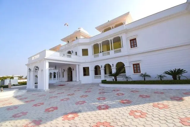 Umaid Farm Resort - A Legacy Vintage Stay in Jaipur - Lobi