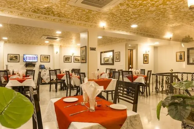 Umaid Residency - A Regal Heritage Home - Yerinde Yemek