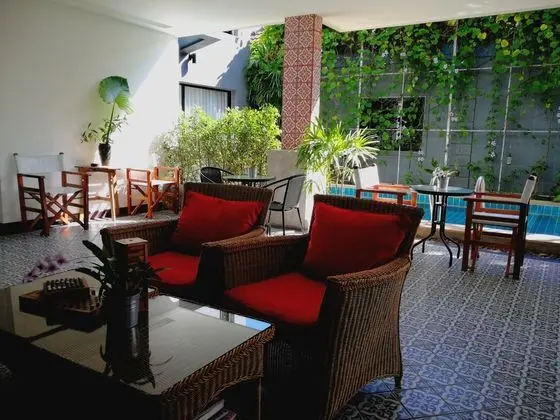 THE UMBRELLA HOUSE