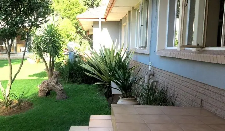Umgwezi Lodge And Backpackers - Dış Mekan