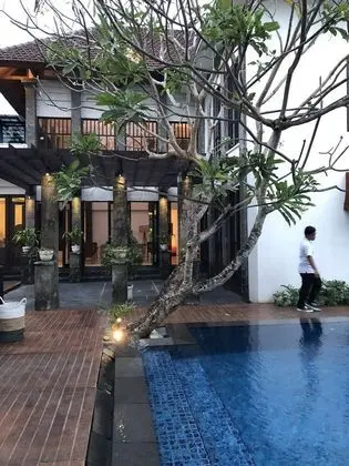 Umpadhi Canggu Hotel - Havuz
