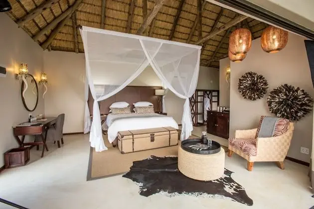 Umzolozolo Private Safari Lodge