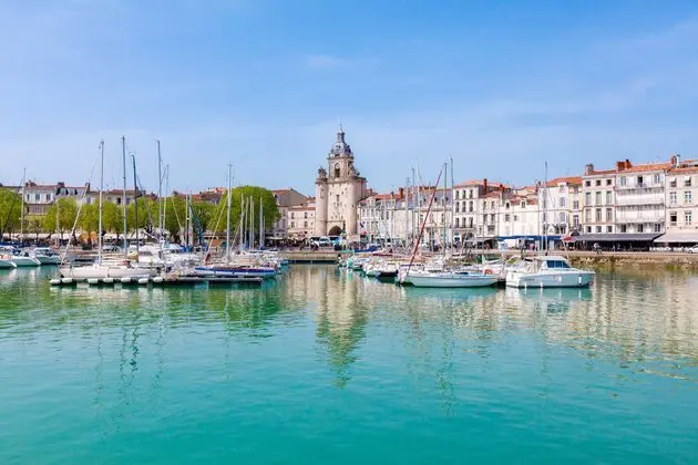 UN HOTEL SUR LE PORT