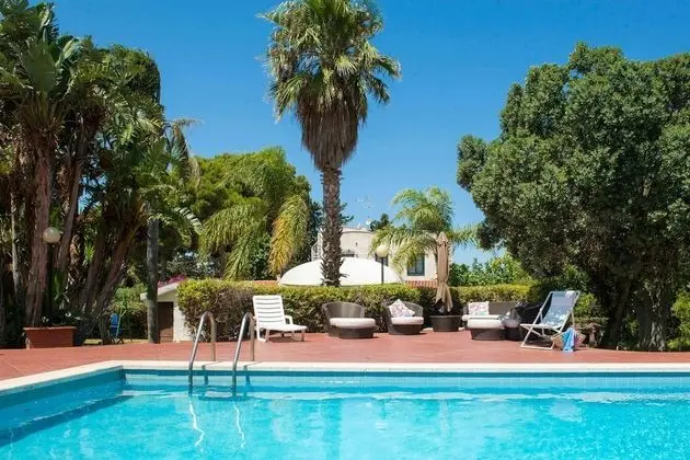 Una Scogliera sul Mare con Piscina by Wonderful Italy - Havuz