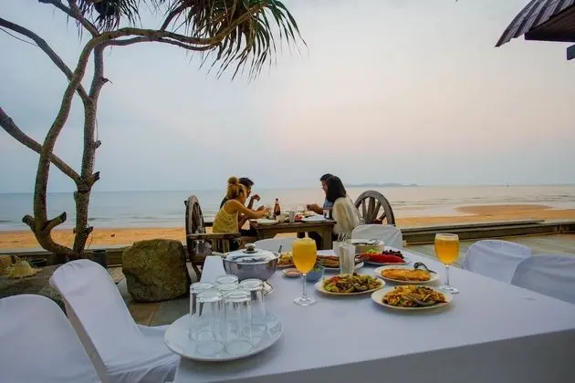The Uncle Beach Resort - Yerinde Yemek