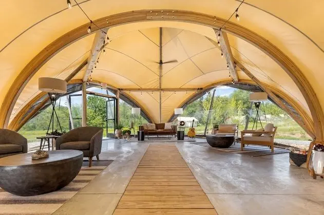 Under Canvas Acadia - Lobi