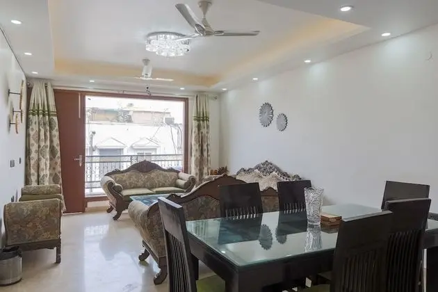 Under My Roof Luxury Apartment