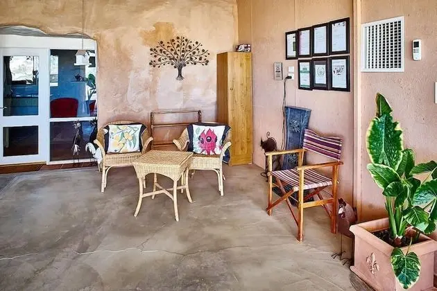 Underground Bed and Breakfast - Lobi