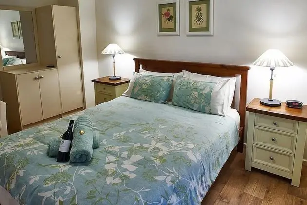 Underground Bed and Breakfast - Öne Çıkan Resim