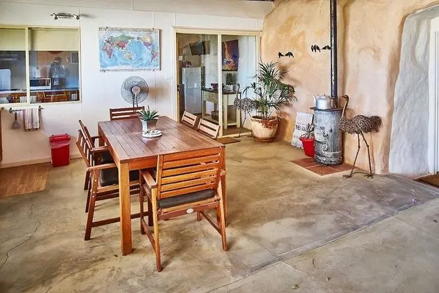 Underground Bed and Breakfast - Yerinde Yemek