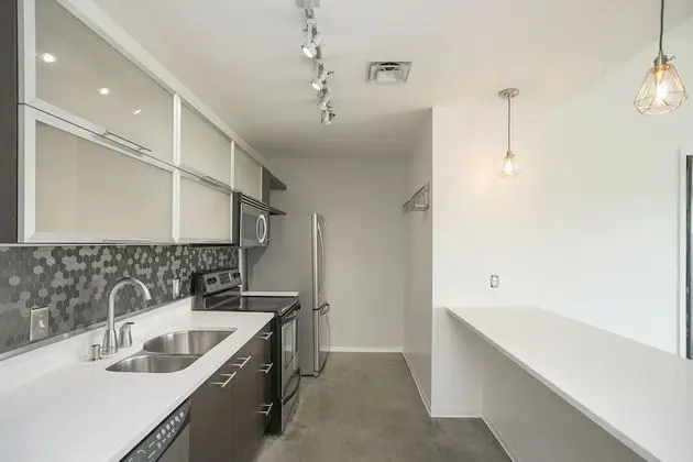 Unfurnished Condo | Amazing Layout with Balcony and In-building Storage Unit - Mutfak