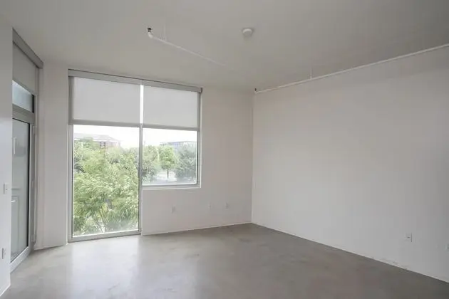 Unfurnished Condo | Amazing Layout with Balcony and In-building Storage Unit - Oda