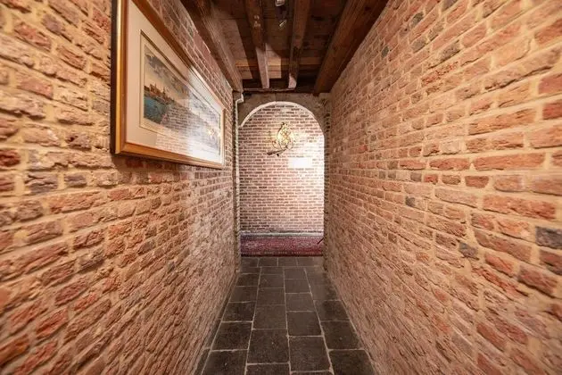 Unique Apartment In Historic Mansion - İç Mekan