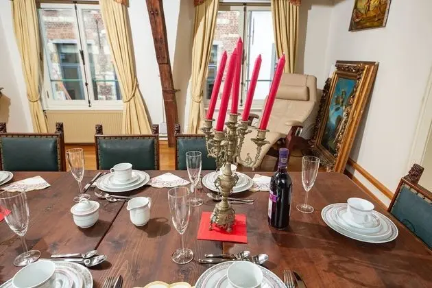 Unique Apartment In Historic Mansion - Oda Düzeni