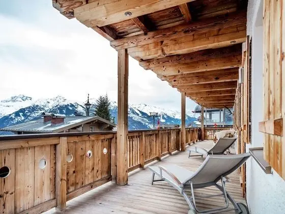 Unique & Exclusively Furnished Chalet near Ski Lift