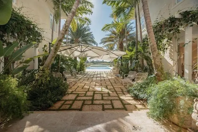 Unique Lake-front 10-bedroom Mansion in Most Luxurious Resort of the Caribbean - Oda