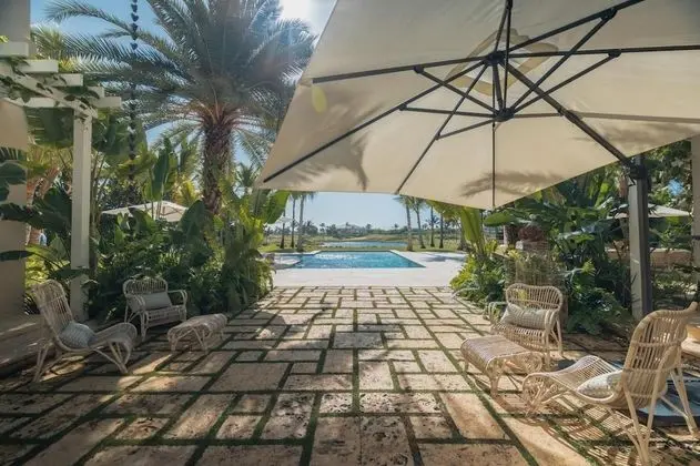 Unique Lake-front 10-bedroom Mansion in Most Luxurious Resort of the Caribbean - Oda