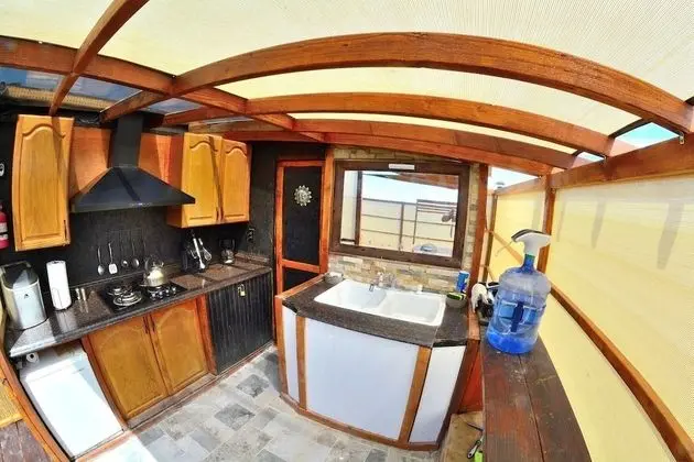 Unique off Grid Desert Retreat, California, USA - Mutfak