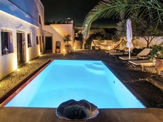 Unique Villa, Stone's Throw Cosy Village Megalochori, Tranquillity and Space - Havuz