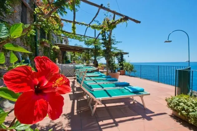 Unique, Waterfront Villa la Madonnina for 6, Pool, sea Access, Views, Parking,