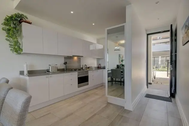 UniqueStay Paardevlei Square Apartment - Adults Only - Mutfak