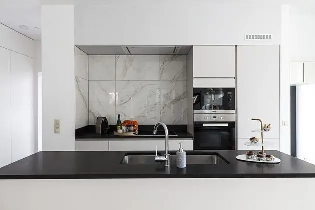 Unit 1 - Stylish Smart Home with Private Parking - Mutfak
