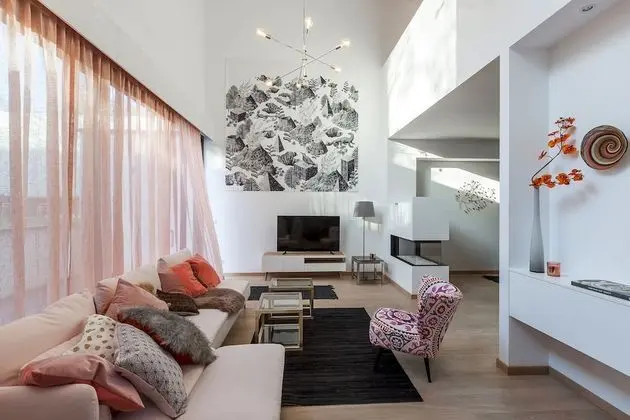 Unit 4 - Spacious Smart Home Triplex Private Garden & Parking