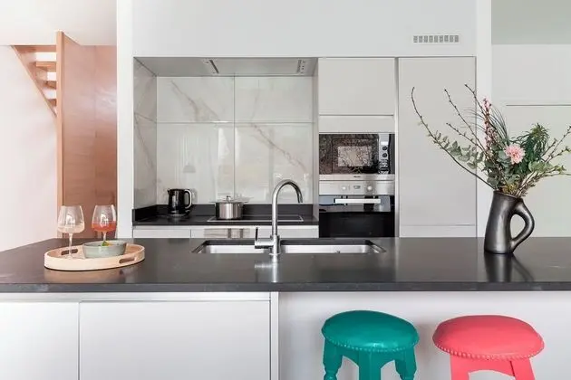 Unit 6 - Colorful Smart Home Triplex Private Garden & Parking - Mutfak