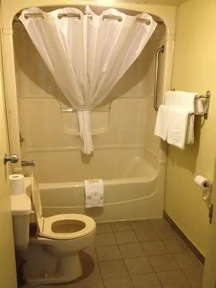Universal Inn & Suites