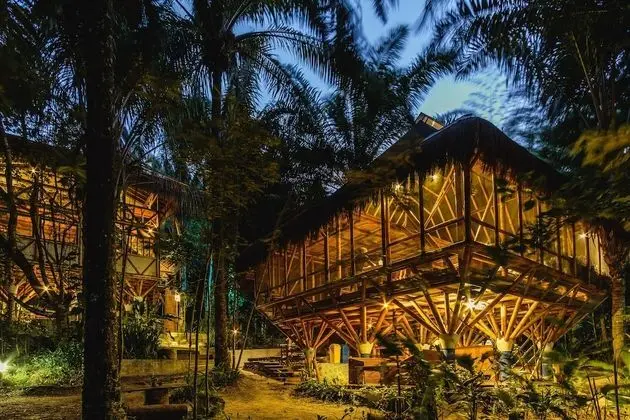 Universo Pol Bamboo Hostel
