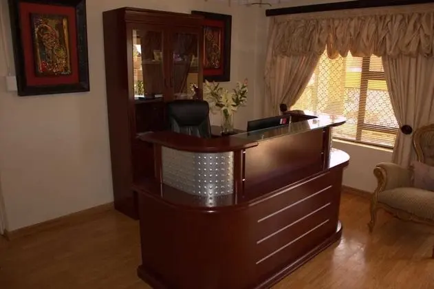 Up 2 Date guest house - Lobi