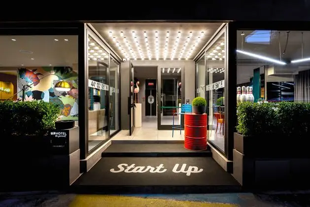 Up Hotel - Lobi