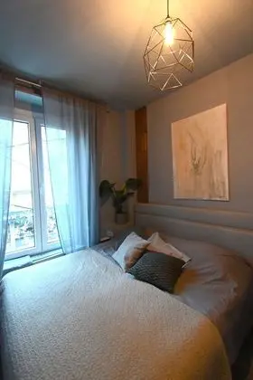 Up too 8- 10 Persons Stay in Antwerp - Oda